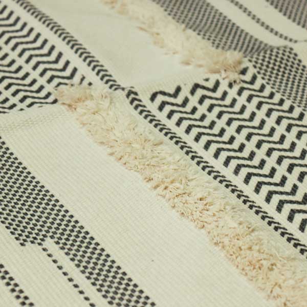 Alfombra decorativa blanca con negro