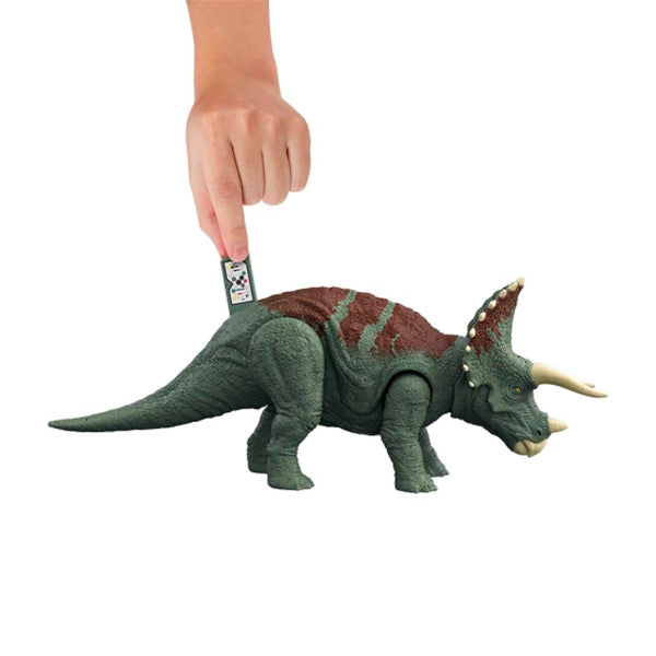 Jurassic World Triceratops. Ruge y Ataca