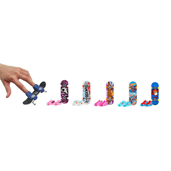 Hot Wheels Patineta con tenis de skate