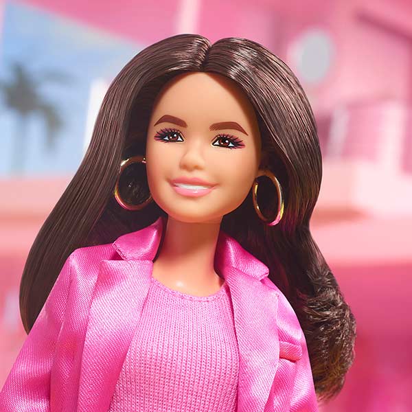 Barbie la película gloria atuendo rosa