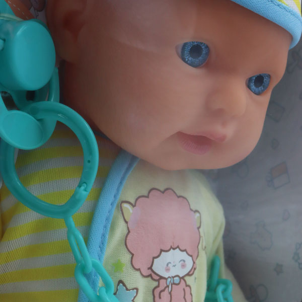 Muñeca 13" bebé con pijama amarilla