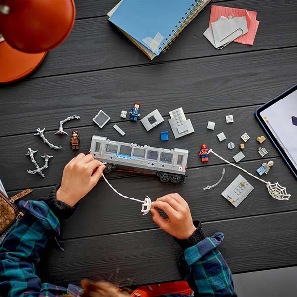 76321 Spider-Man vs. Doc Ock: Escena del Tren Subterráneo (393 piezas)