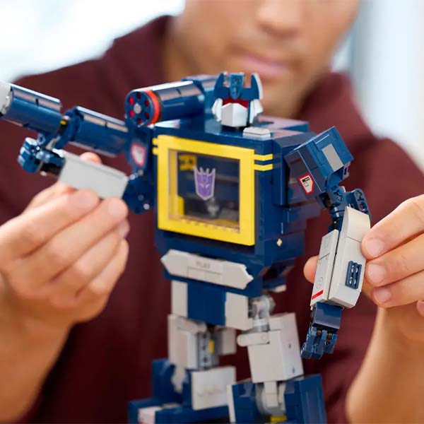 10358 Transformers: Soundwave (1505 piezas)