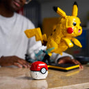 72152 PIKACHU Y POKÉ BALL (2050 piezas)