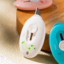 Cutter mini con base plástica Deli.