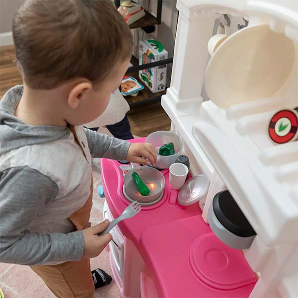 Cocina fun & friends rosa con 15 piezas Step2